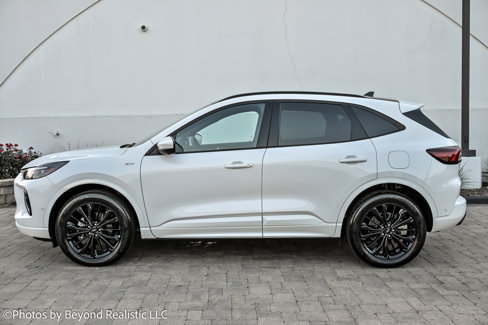 Used 2023 Ford Escape ST-Line Elite w/ Premium Technology Package image 5