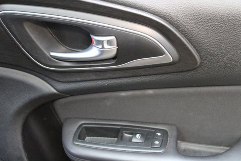 Used 2015 Chrysler 200 LX image 8