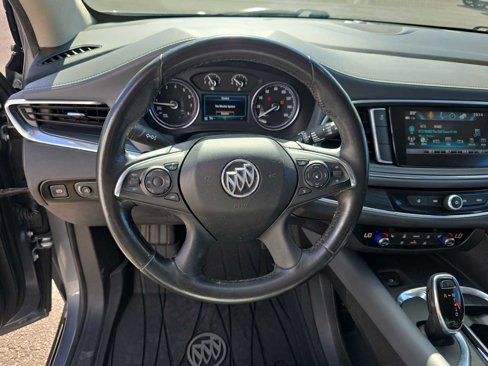 Used 2019 Buick Enclave Essence image 10