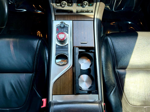 Used 2013 Jaguar XF image 18