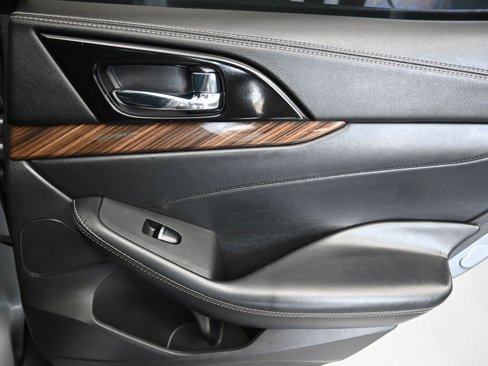 Used 2016 Nissan Maxima Platinum w/ Interior Lighting Package image 38
