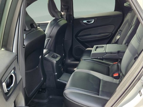 Used 2022 Volvo XC60 T8 R-Design w/ Advanced Package image 10