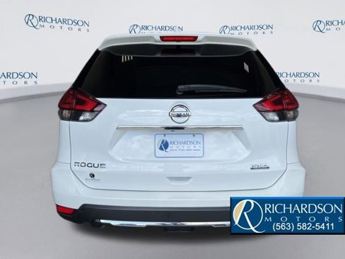 Used 2020 Nissan Rogue SV image 4