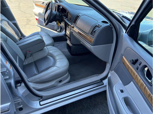 Used 2000 Lincoln Continental image 14