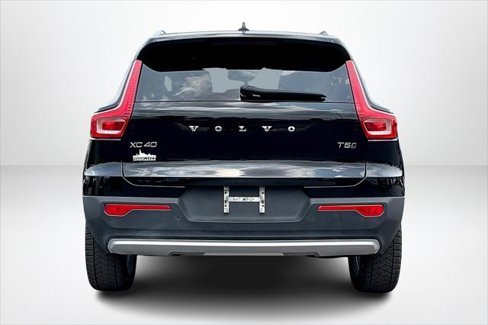 Used 2022 Volvo XC40 T5 Momentum image 6