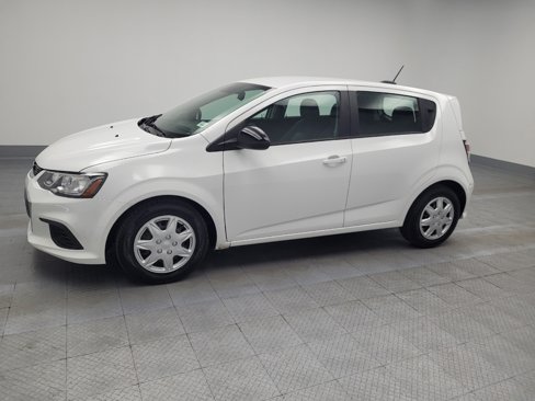 Used 2020 Chevrolet Sonic LT image 2