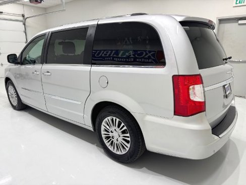 Used 2011 Chrysler Town & Country Limited w/ Trailer Tow Group image 4