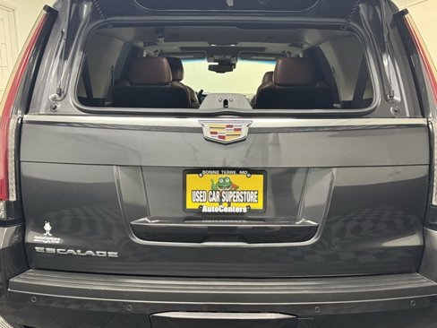 Used 2015 Cadillac Escalade Luxury image 33