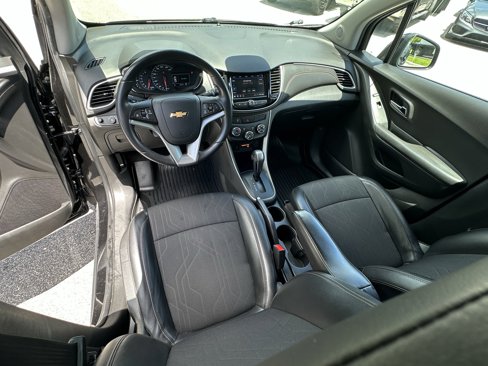 Certified 2022 Chevrolet Trax LT w/ Midnight Edition image 30