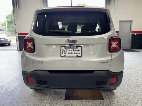 Used 2017 Jeep Renegade Latitude w/ Popular Equipment Group image 15