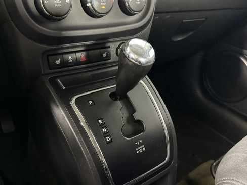 Used 2016 Jeep Patriot Latitude image 31