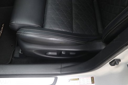 Used 2018 Nissan Maxima Platinum image 24