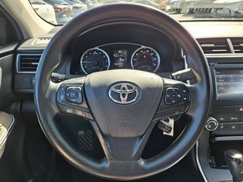 Used 2017 Toyota Camry SE image 17
