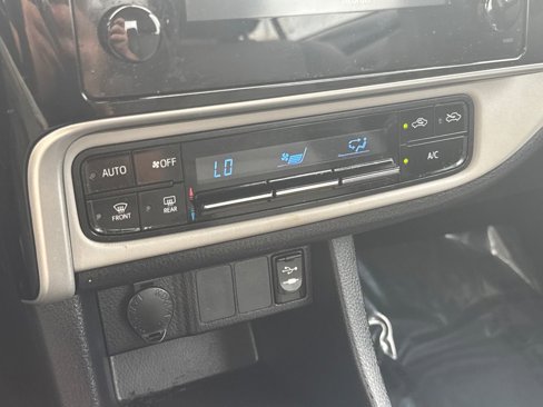 Used 2017 Toyota Corolla LE image 22