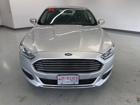 Used 2016 Ford Fusion SE image 3