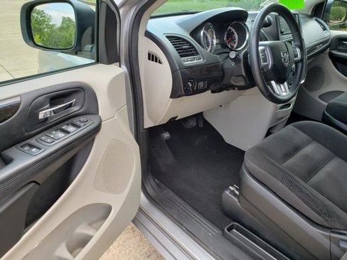 Used 2017 Dodge Grand Caravan SE w/ Power Window Group image 11
