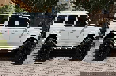 Used 2025 Ford Bronco Outer Banks image 3