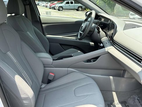 Used 2024 Hyundai Elantra SEL image 9