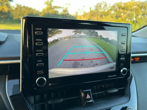Used 2021 Toyota Corolla LE image 24