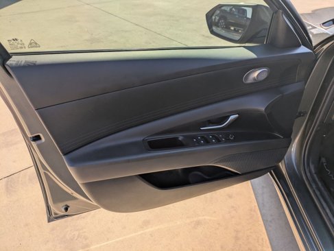 Used 2024 Hyundai Elantra SEL image 11