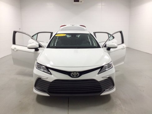Used 2023 Toyota Camry LE image 8