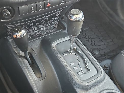 Used 2016 Jeep Wrangler Unlimited Sahara w/ Connectivity Group image 21