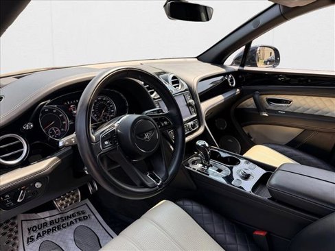 Used 2018 Bentley Bentayga image 16