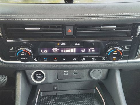 Used 2024 Nissan Rogue SL w/ SL Premium Package image 16