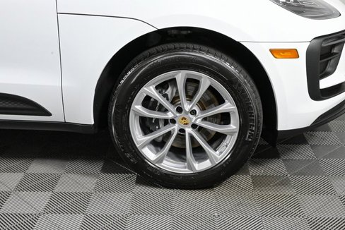 Certified 2025 Porsche Macan image 39