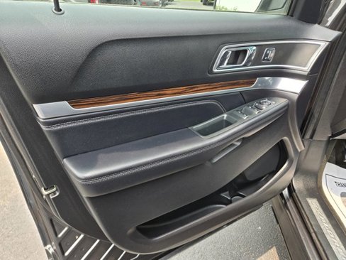 Used 2018 Ford Explorer Limited image 38
