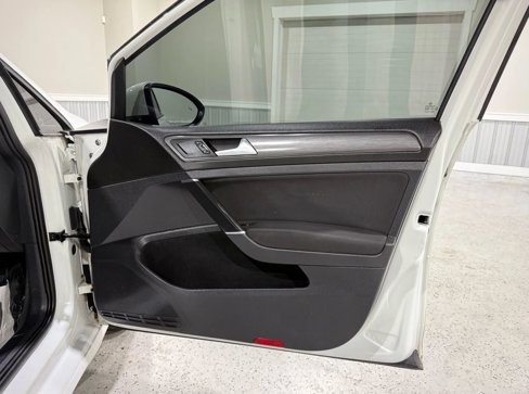 Used 2019 Volkswagen Golf S image 16