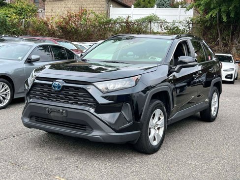 Used 2020 Toyota RAV4 LE image 3