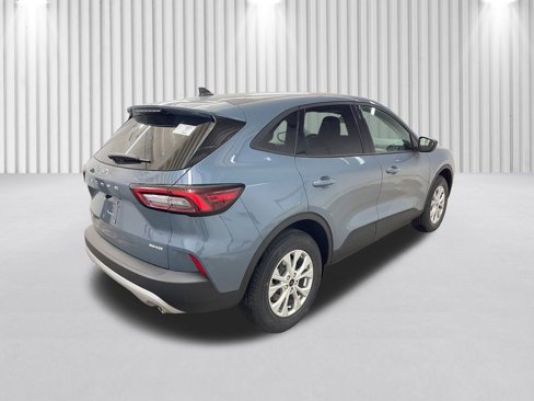 Used 2025 Ford Escape Active w/ Cold Weather Package image 5