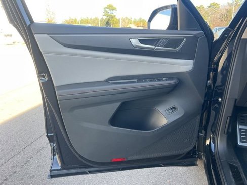 New 2025 Volkswagen Atlas Peak Edition SE image 24