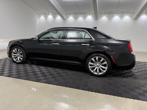 Used 2018 Chrysler 300 Limited image 4
