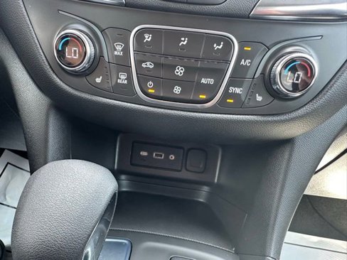 Used 2024 Chevrolet Equinox LT image 27