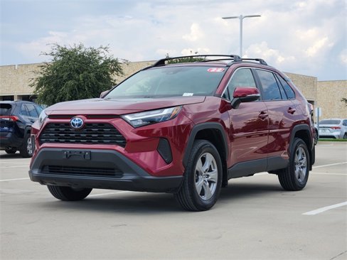 Used 2022 Toyota RAV4 XLE image 3