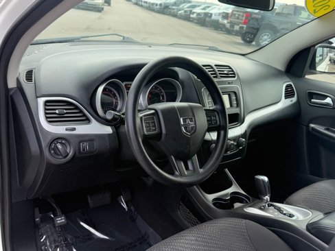 Used 2017 Dodge Journey SE image 4