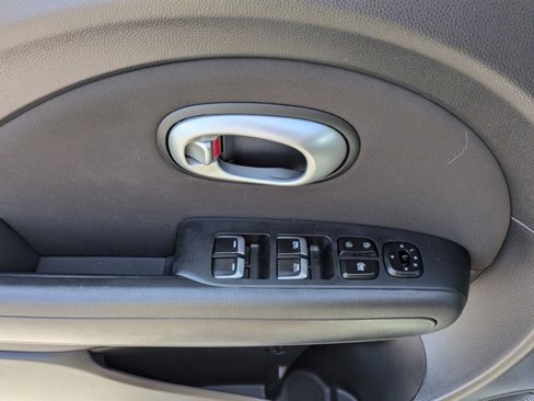 Used 2019 Kia Soul + image 18