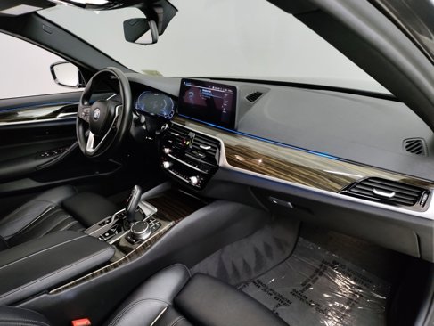 Used 2022 BMW 530e w/ Convenience Package image 34
