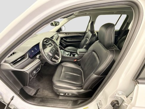 Used 2022 Jeep Grand Cherokee Limited image 18