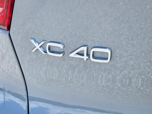 New 2025 Volvo XC40 B5 Core w/ Climate Package image 11
