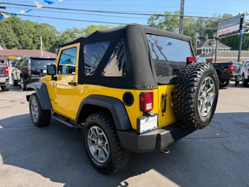 Used 2015 Jeep Wrangler Rubicon w/ Power Convenience Group image 9