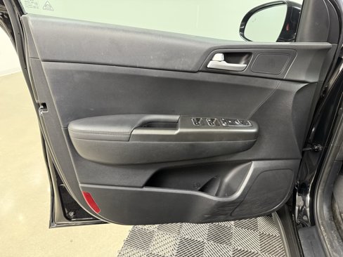 Used 2020 Kia Sportage LX w/ LX Popular Package image 9