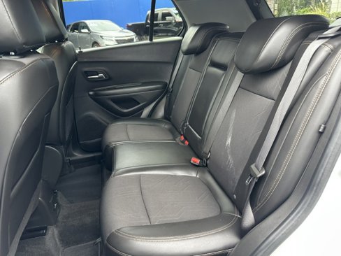 Used 2021 Chevrolet Trax LT w/ LT Convenience Package image 18