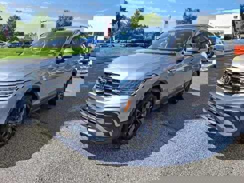 Certified 2022 Volkswagen Tiguan SE image 3