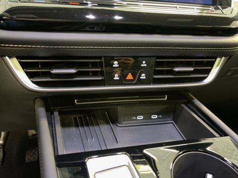 Used 2025 Volkswagen Atlas Cross Sport SE image 27