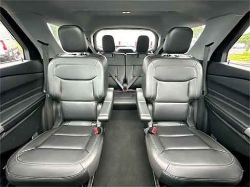 Used 2022 Ford Explorer XLT w/ Equipment Group 202A image 25