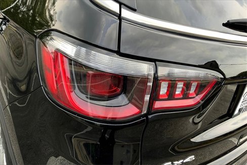 Used 2023 Jeep Compass Latitude image 28