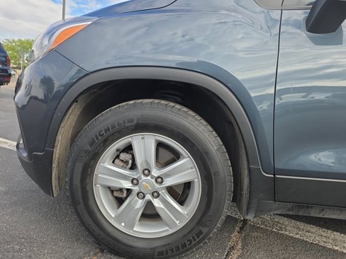 Used 2022 Chevrolet Trax LT w/ LT Convenience Package image 10